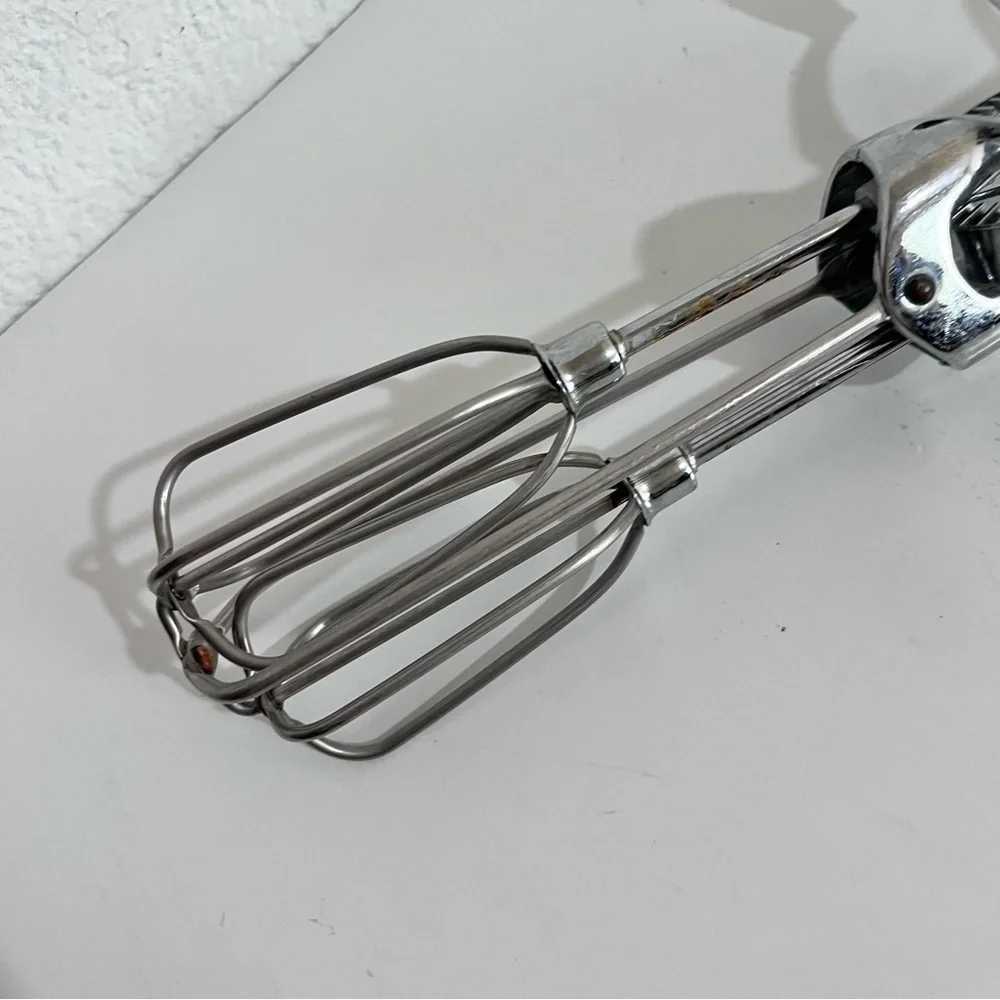 Vintage Classic Stainless Steel Hand Crank Mixer Egg Beater
